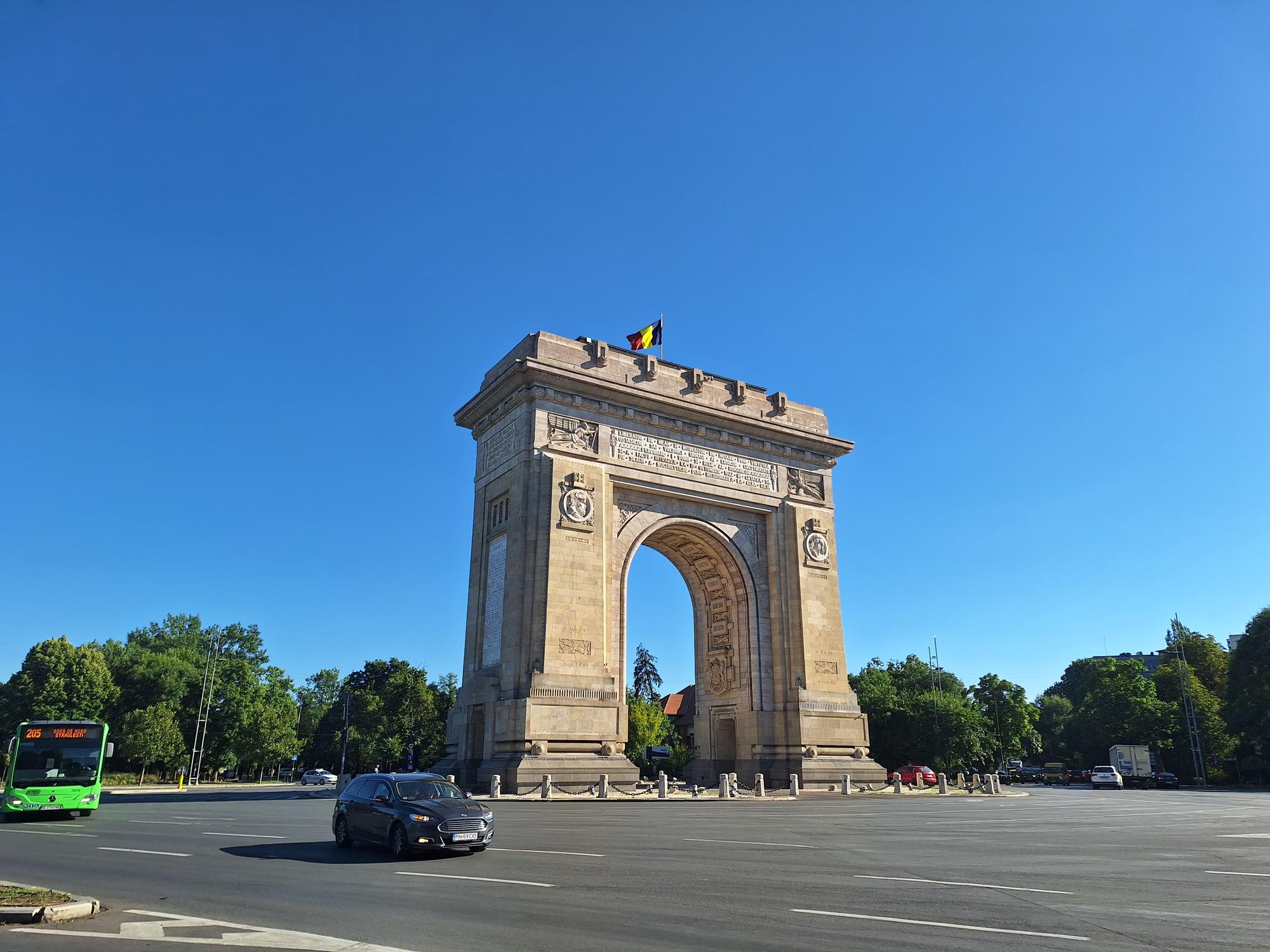 Blick auf den Triumphbogen in București